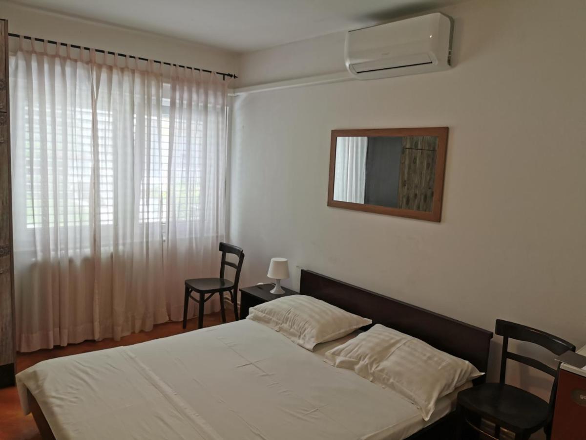 Villa Milic*** Donji Seget Exterior foto